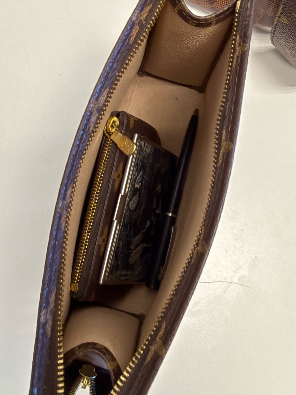 Louis Vuitton Brown Monogram Canvas Toiletry 19 Pouch - Picture 8 of 9